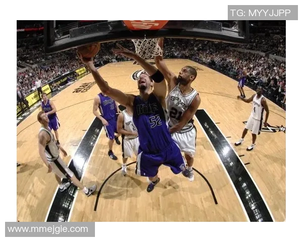 骑士与马刺激战正酣NBA直播精彩瞬间回顾与分析